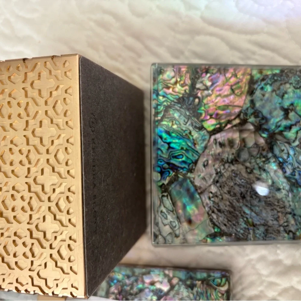 Kendra Scott Abalone Shell Tray and Gold Box Set - Picture 11 of 16